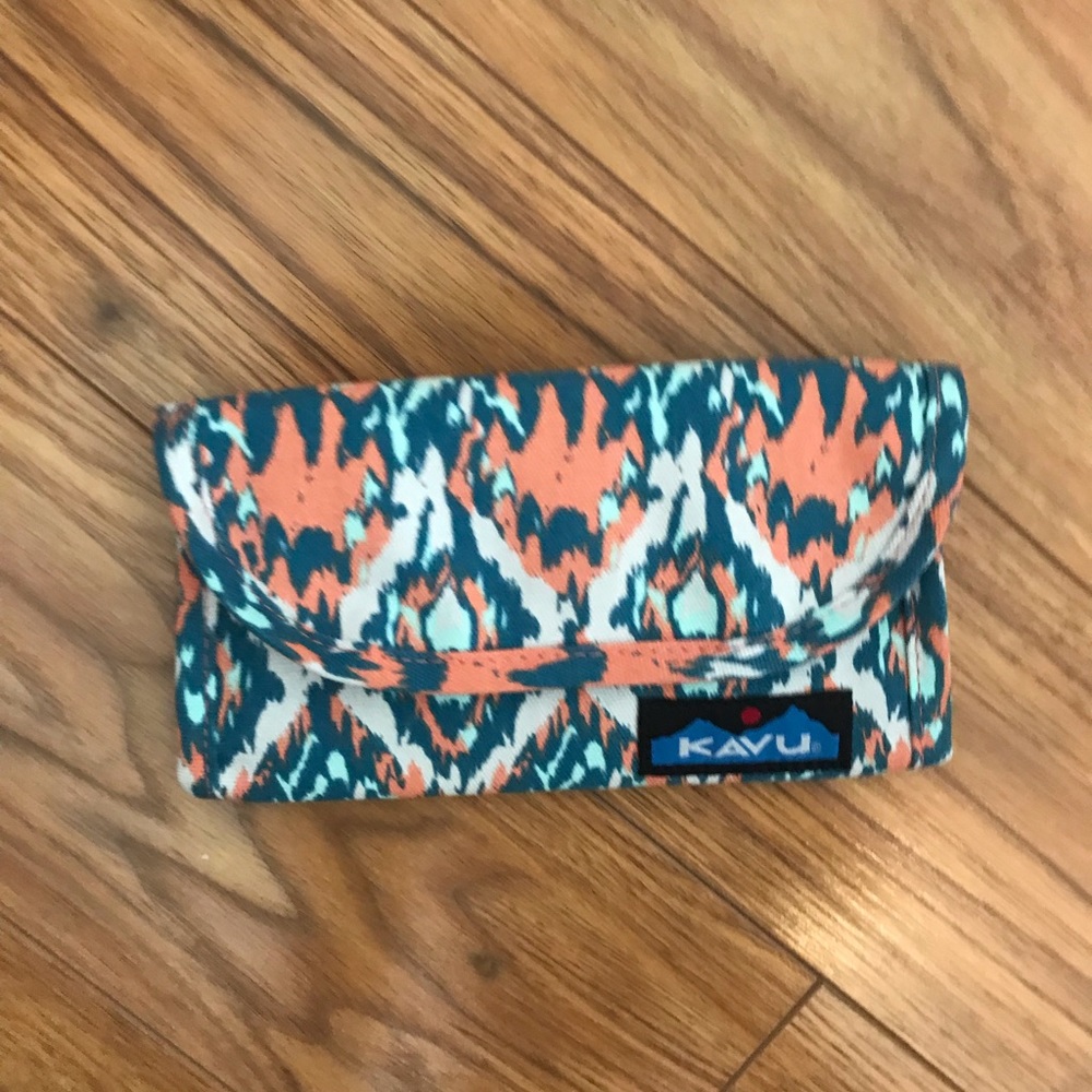 nwot kavu wallet